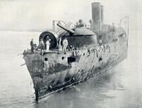 El cuirassat espanyol «Vizcaya» després del combat sostingut en aigües de Santiago de Cuba, el 3 de juliol de 1989, contra la flota naval estatunidenca. Font: Col·lecció Fraccaroli.