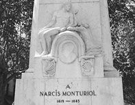 Monumento dedicado a Narcis Monturiol, en la Rambla de Figueres. / E. P.