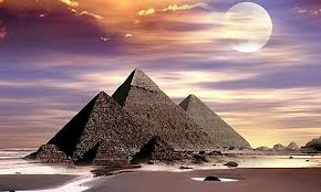 Piramides_Egipte_sota_el_Sol